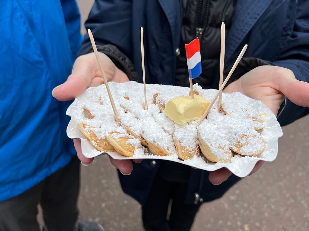 small pancakes served with powdered sugar: an Amsterdam street food classic!