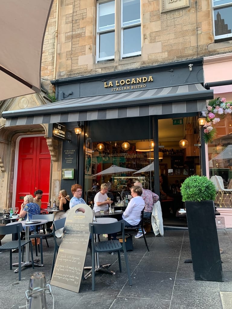 streetside seating at La Locanda Italian Restaurant in Edinburgh's Old Town